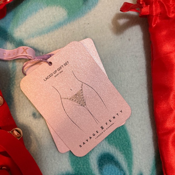 Lace'd Up Gift Set (XS-XL) - Picture 2 of 4